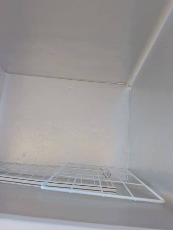 D freezer for sale in good condition 4