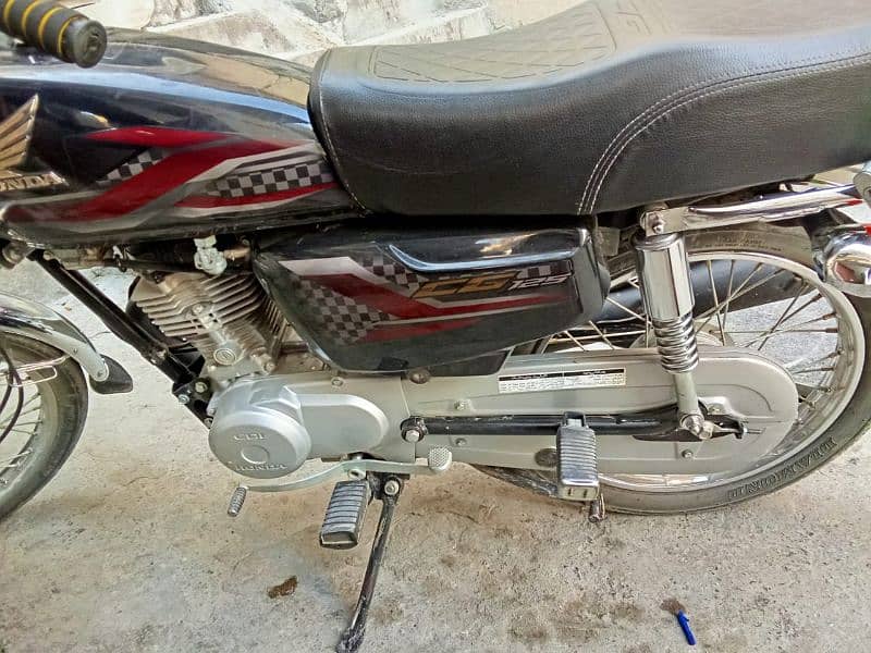 Honda 125. islambad number. 24. modile 4