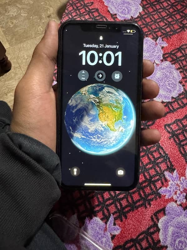 iPhone XR water pakck 4