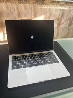 Macbook Pro 2017, Condition Like New, Only 260 cycles