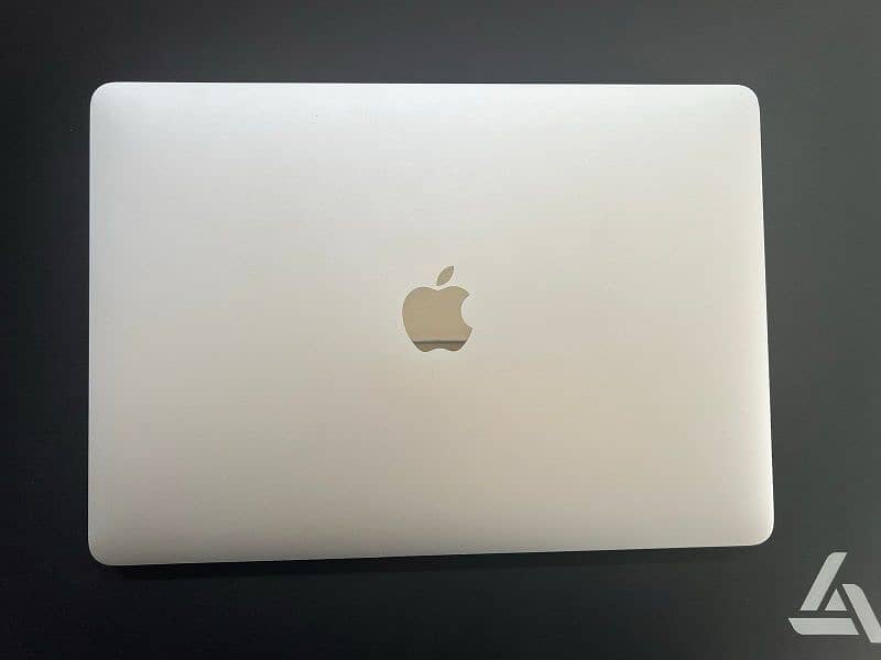 Macbook Pro 2017, Condition Like New, Only 260 cycles 1