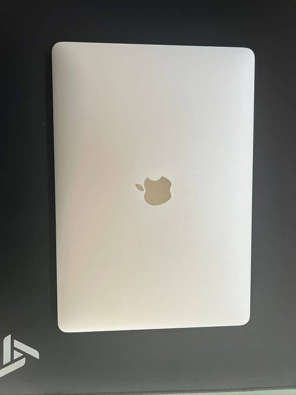 Macbook Pro 2017, Condition Like New, Only 260 cycles 2