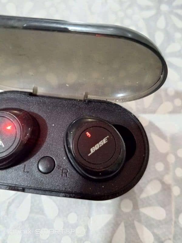 Bose Bluetooth good condition 0/3/1/3/4/1/1/6/9/8/4 0