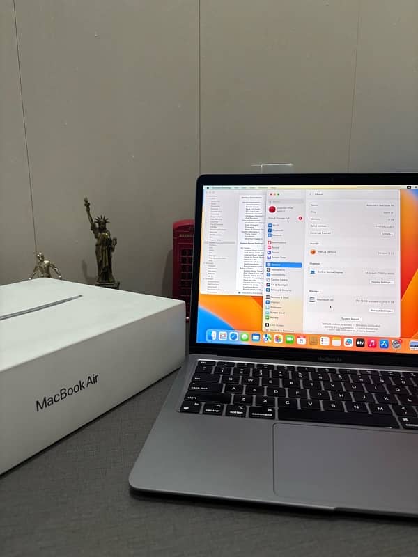 MACBOOK AIR M1 10