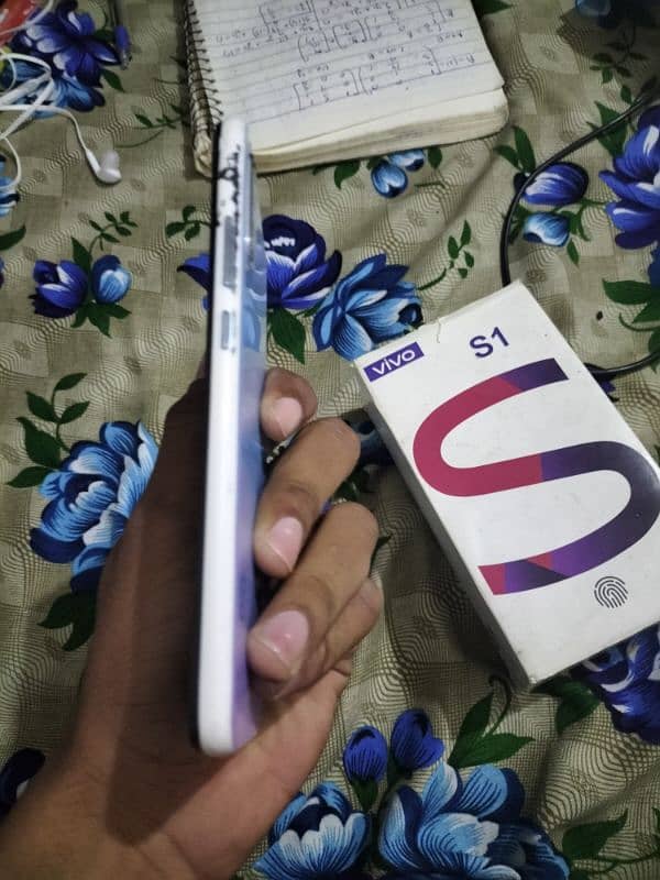 vivo s1 4