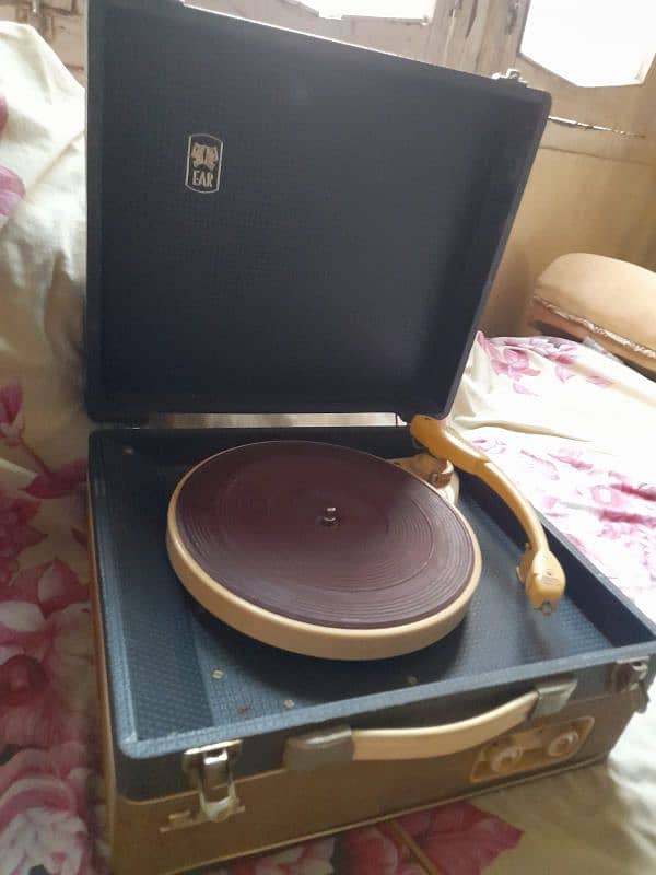 ear gramophone 3