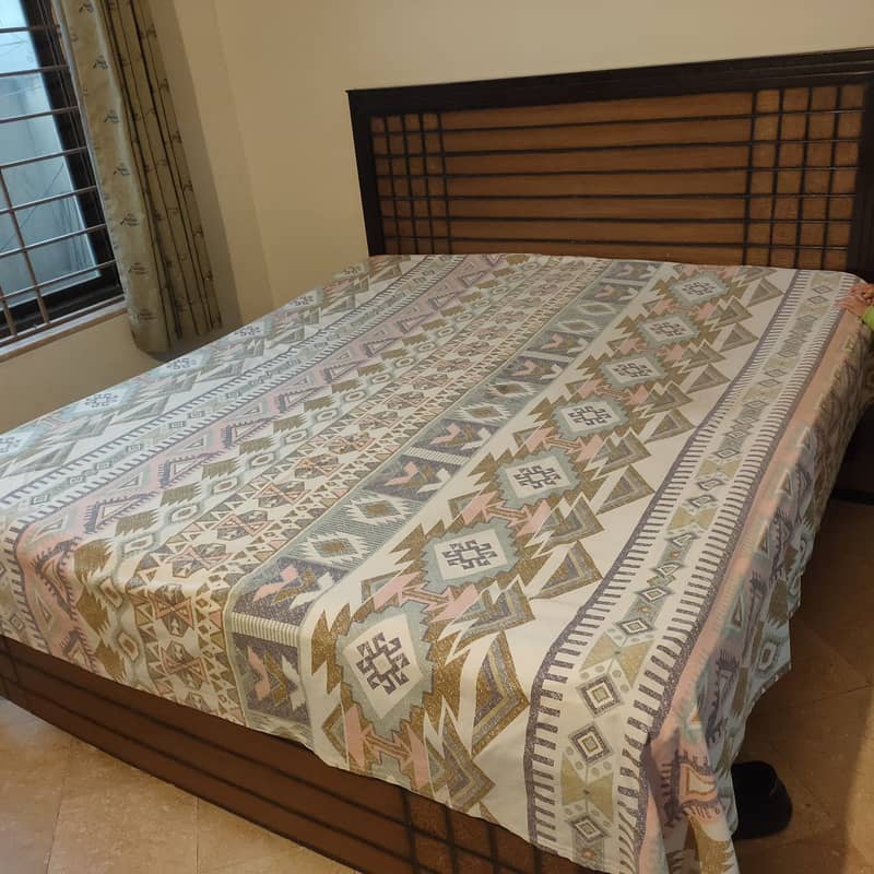 King size bed with mattress for sale 0