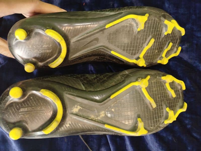 Nike air zoom football shoes UK 10 euro 45 urgent sale original shoes 8