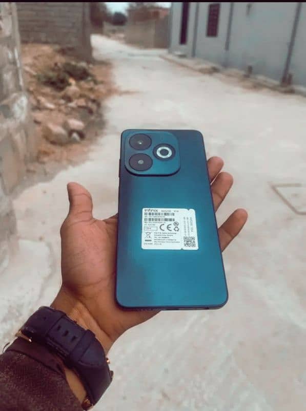 Infinix smart 8 pro 8/128 memory Sirf 1 month use he urgent sale 2