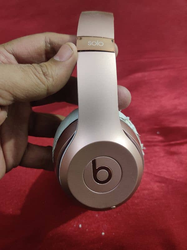 beats solo 3 wireless Headphones 0