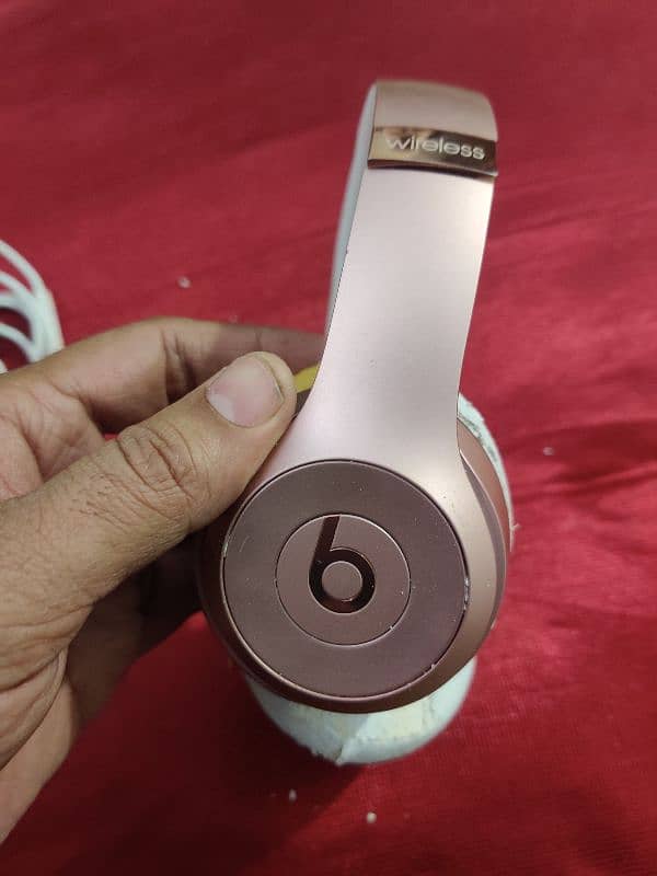 beats solo 3 wireless Headphones 4