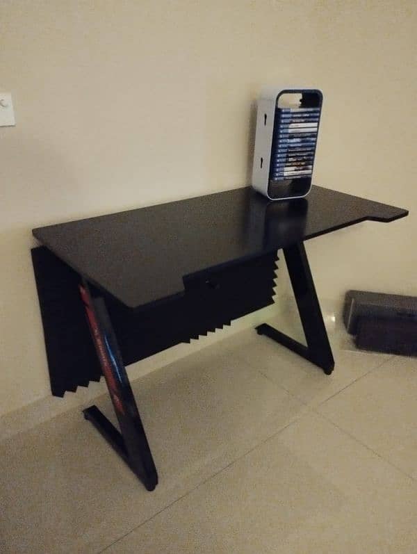 gaming table with the headphone stand wiring hooks 3