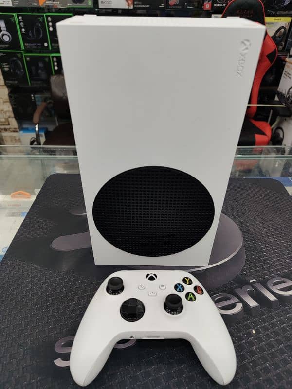 XBOX SERIES S 512 GB + XBOX SERIES S 1 TB WITH WARRANTY 4