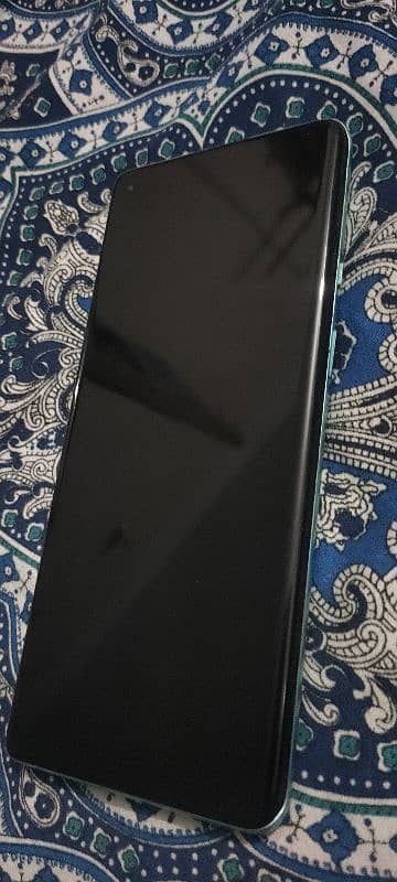 12+12 256 gb. global phone. with charger 1