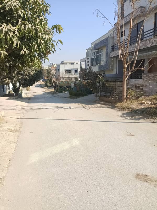 1.2 kanal corner plot for sale in G-15 Islamabad 0