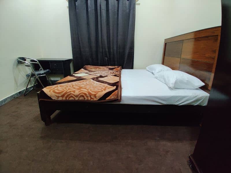 Furnished Rooms for only females professionals in F6 1