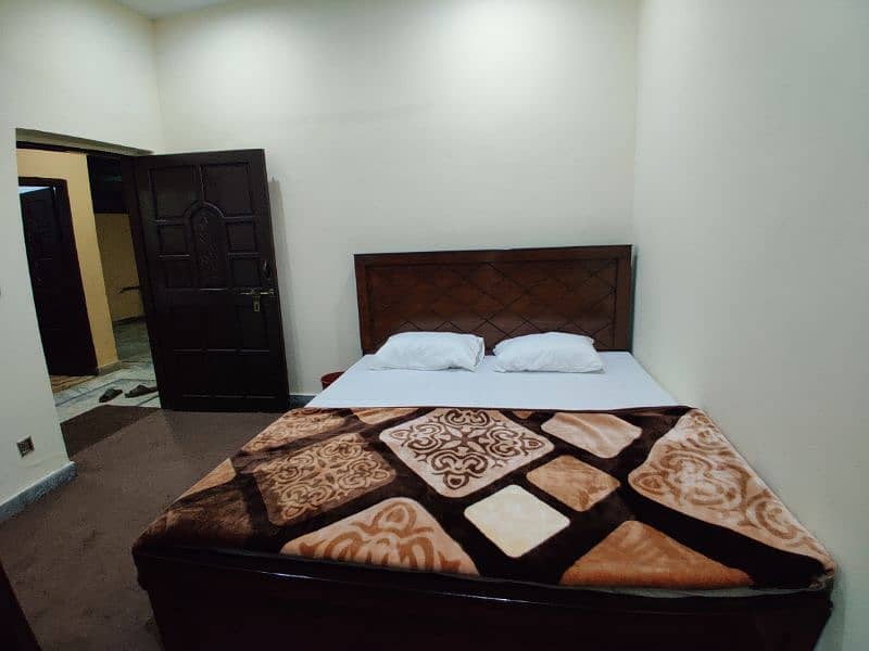 Furnished Rooms for only females professionals in F6 7