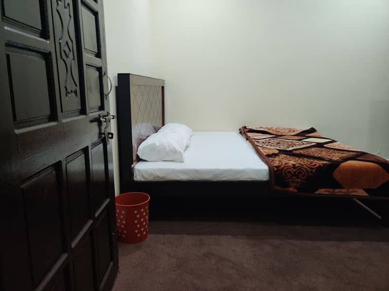 Furnished Rooms for only females professionals in F6 8