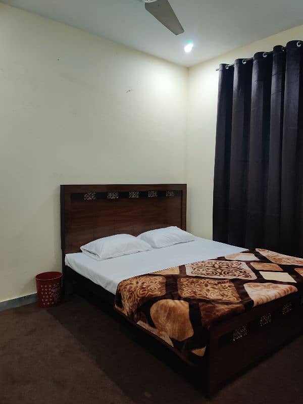 Furnished Rooms for only females professionals in F6 12