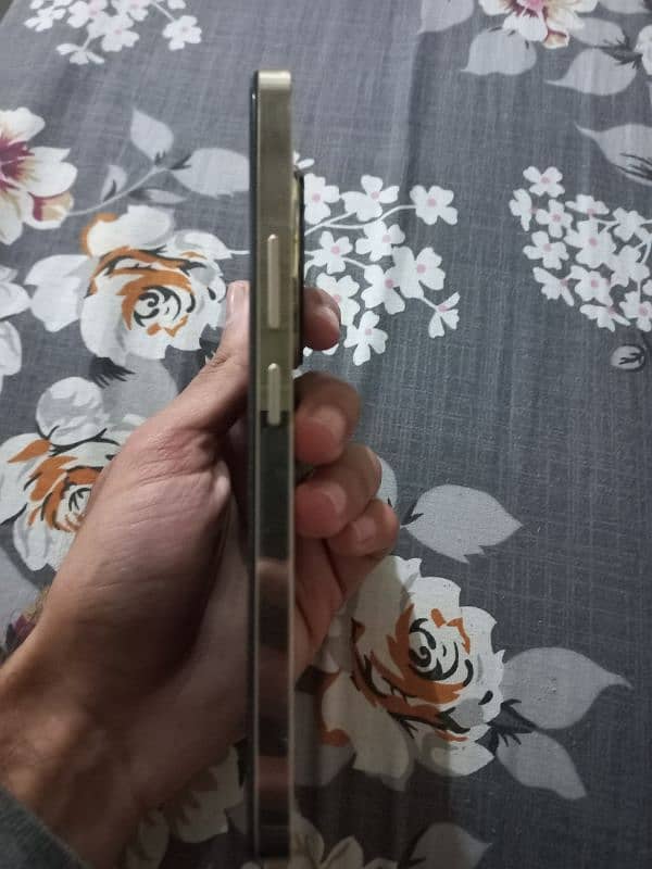 Realme 12 plus 5g in best condition and in warranty 2