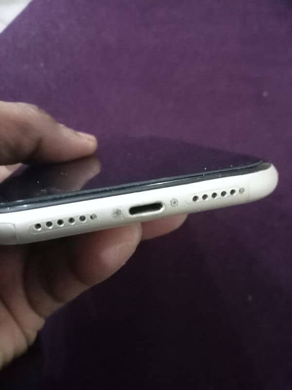 Exchange PTA 128GB iphone 11 white edition 5