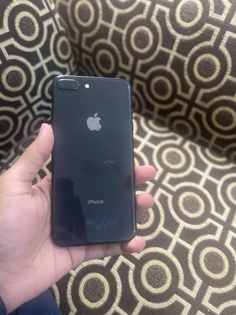 Apple iPhone 8 Plus 1