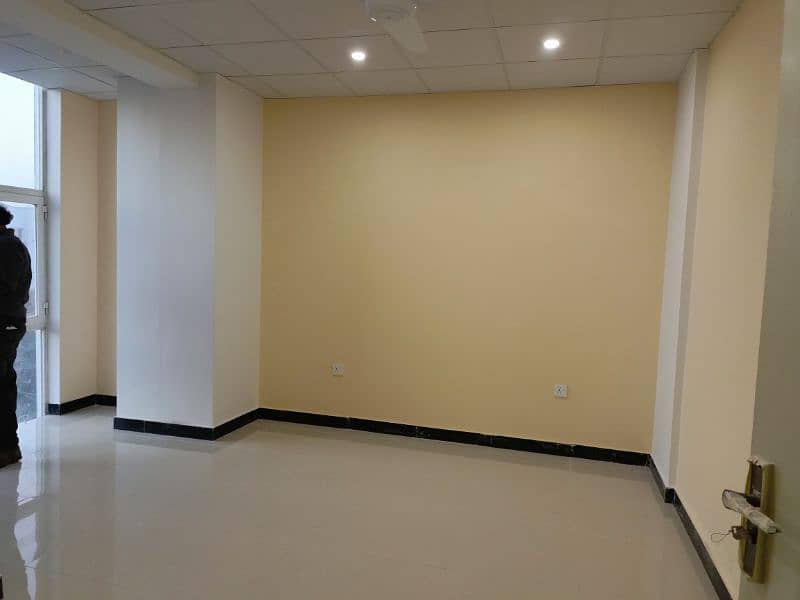 Hospital Building For Rent 11