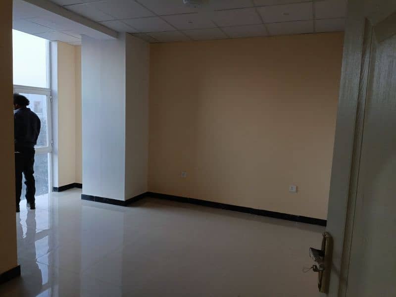 Hospital Building For Rent 14