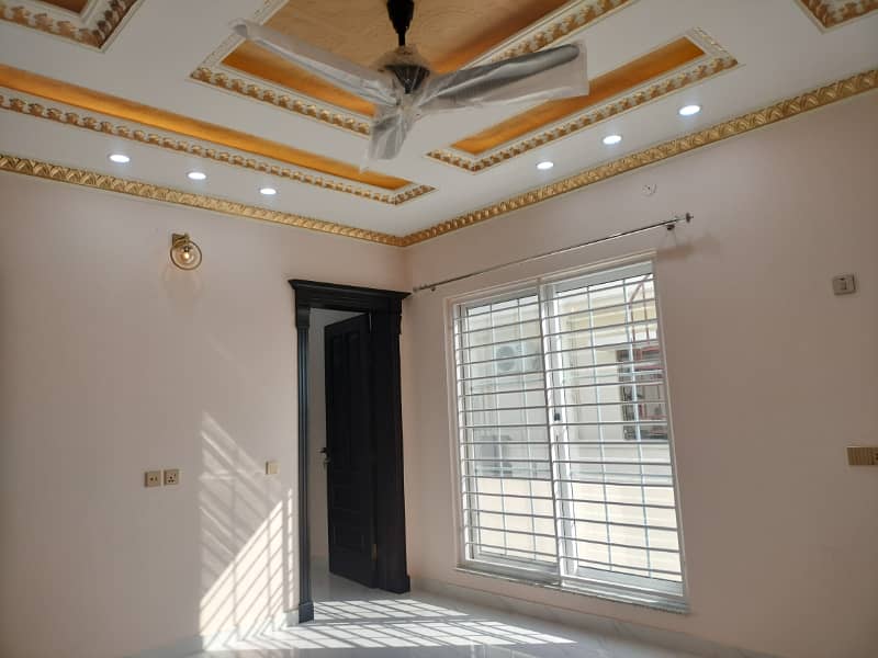 Most Beautiful Luxury 50 X 90 House For Sale In G-13 Islamabad 44