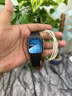 APPLE SERIES 6 (44 MM)  CHARGER GOOD CONDITION