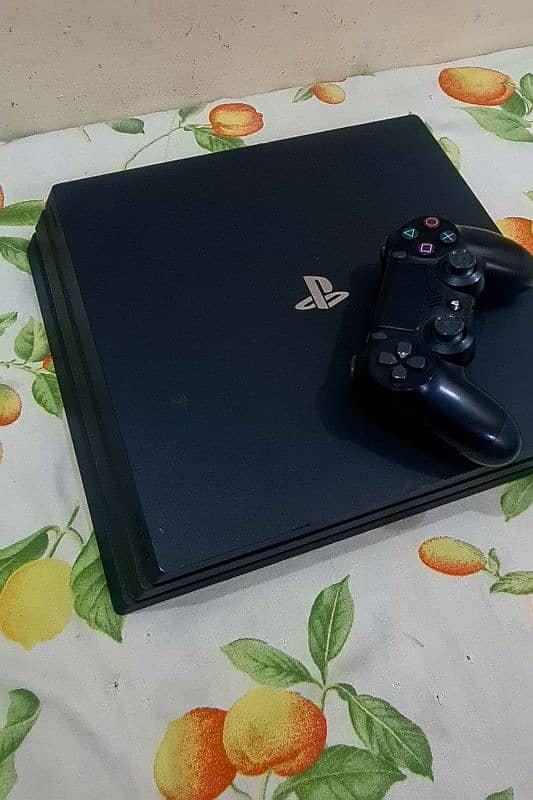 PS4 Pro (PlayStation) With Original Controller 1