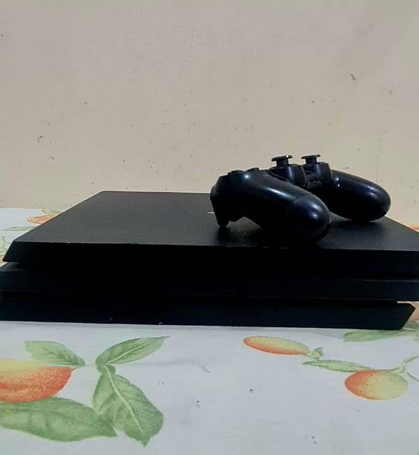 PS4 Pro (PlayStation) With Original Controller 2