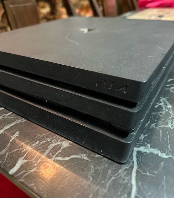 PLAYSTATION 4 PRO PS4 2