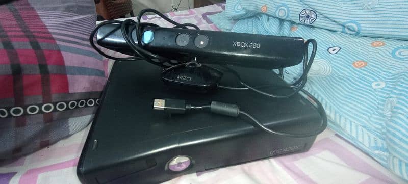 X BOX 360/ 3 CONTROLLER/ KINECT DEVICE 1