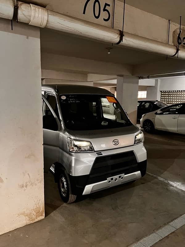 Daihatsu Hijet 2020 4