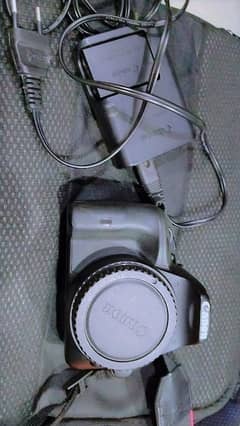 canon 100D camera with charger and Bettry new condition