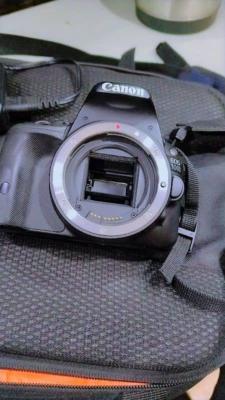 canon 100D camera with charger and Bettry new condition 1