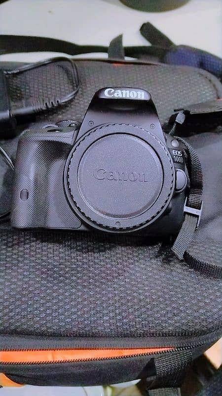 canon 100D camera with charger and Bettry new condition 2