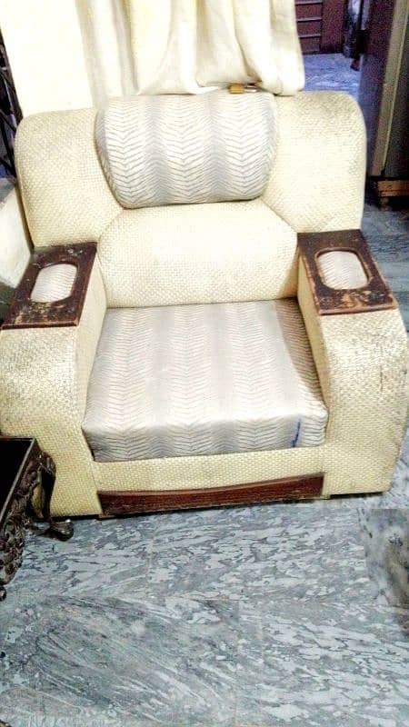 sofa sett urgent sale 2