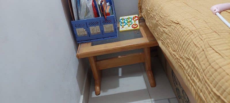 wooden bed in good condition 1