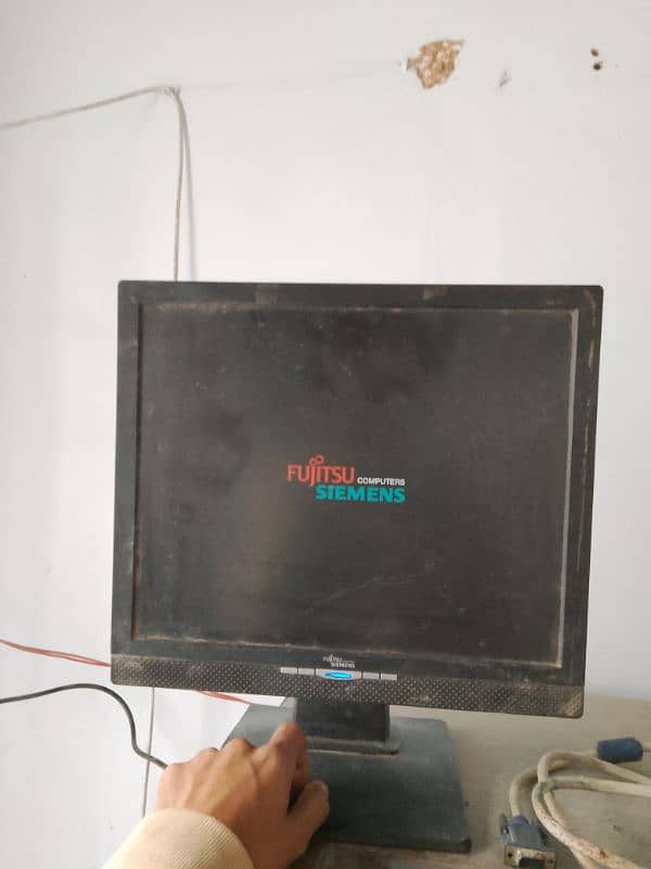 Fujitsu lcd 17 inchs 0