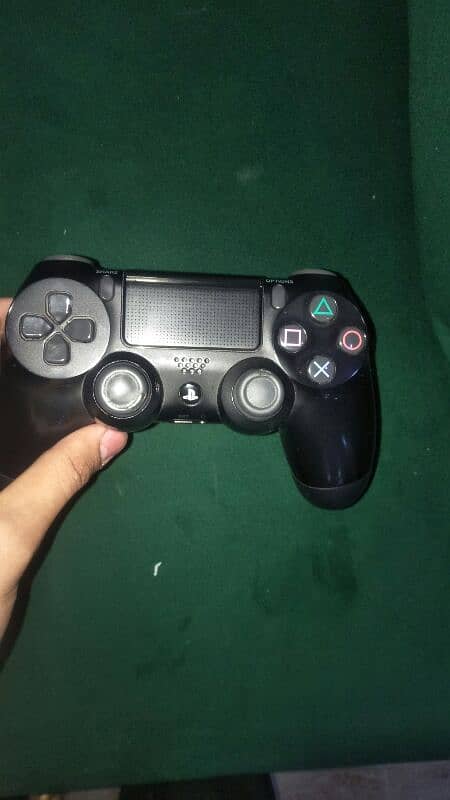 PS4 1TB 3