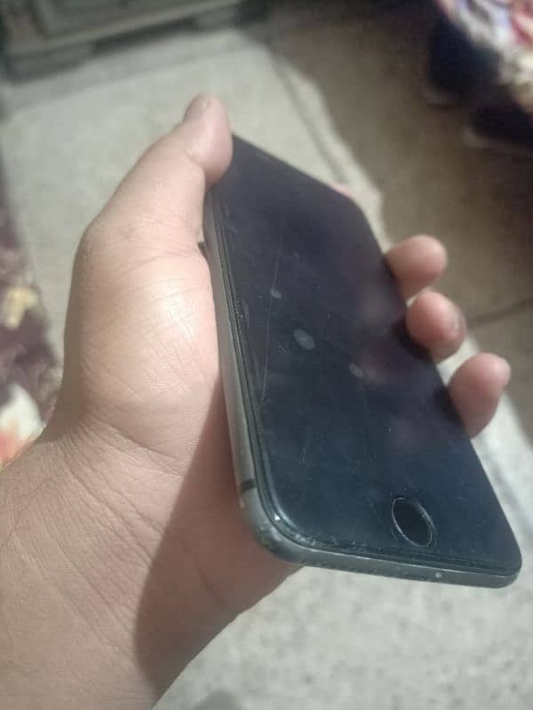 iphone 8 plus non PTA ha panel ka touch nahi chalta back brack ha 0