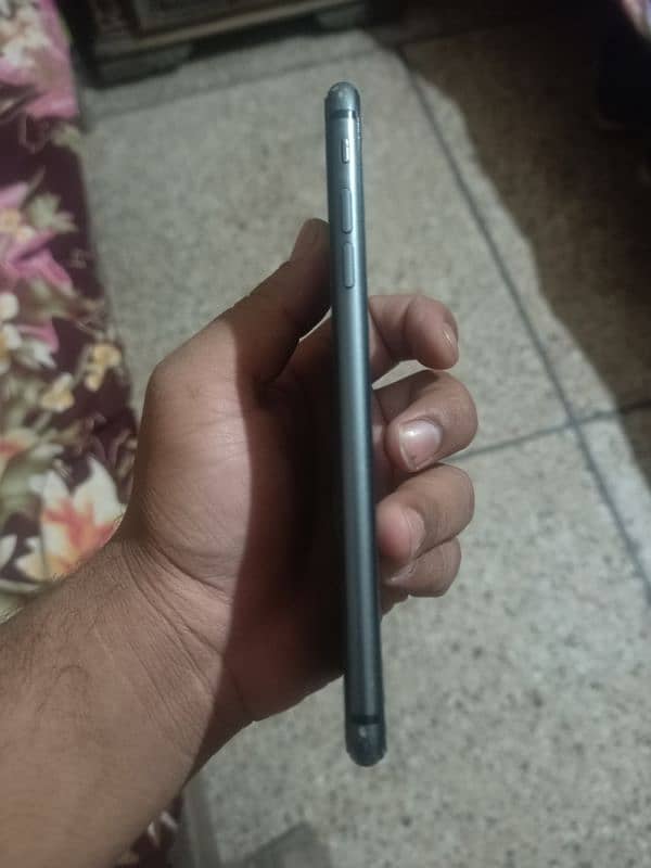 iphone 8 plus non PTA ha panel ka touch nahi chalta back brack ha 5