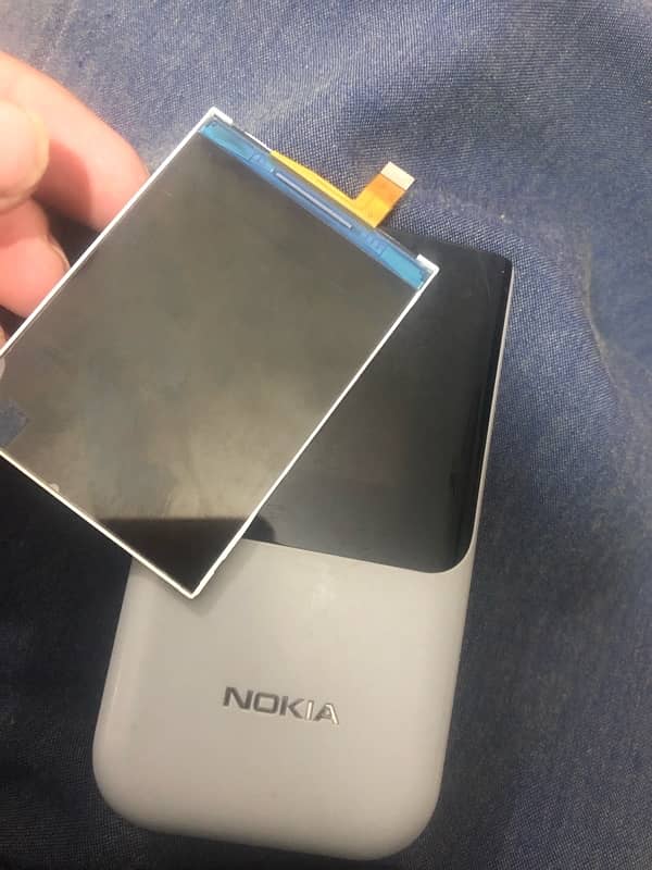 Nokia 2720 flip large LCD 1