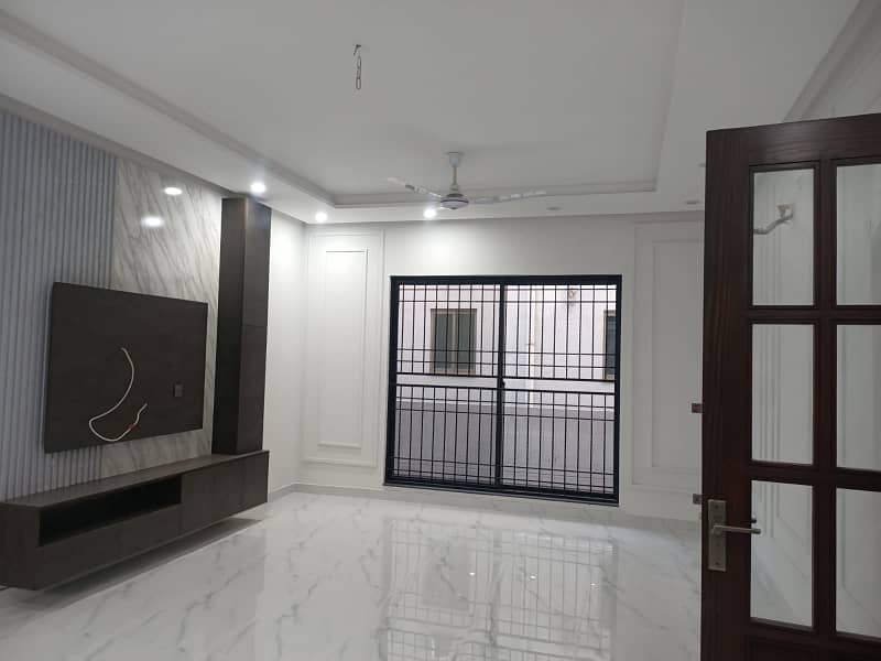 1 Kanal Brand New Upper Portion Available For Rent 10