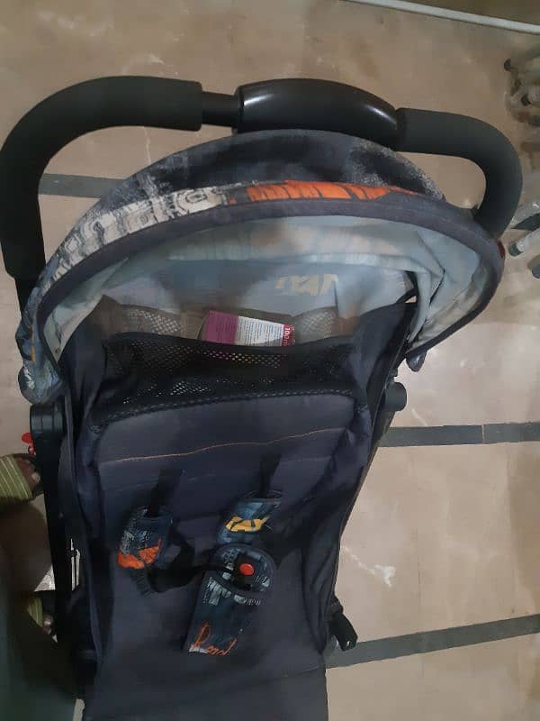 Tinnis slightly used branded Pram 2