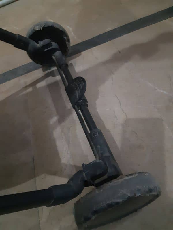 Tinnis slightly used branded Pram 6