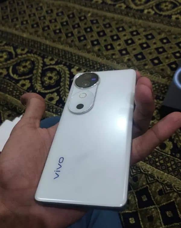 Vivo v40 12/256 Gb for urgent sale 0320=7191455 0