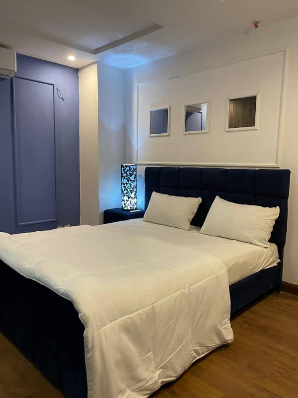 ONE BED FURNISHED FOR RANT Par Day Weekly Monthly IN GULBERG GREEN 4